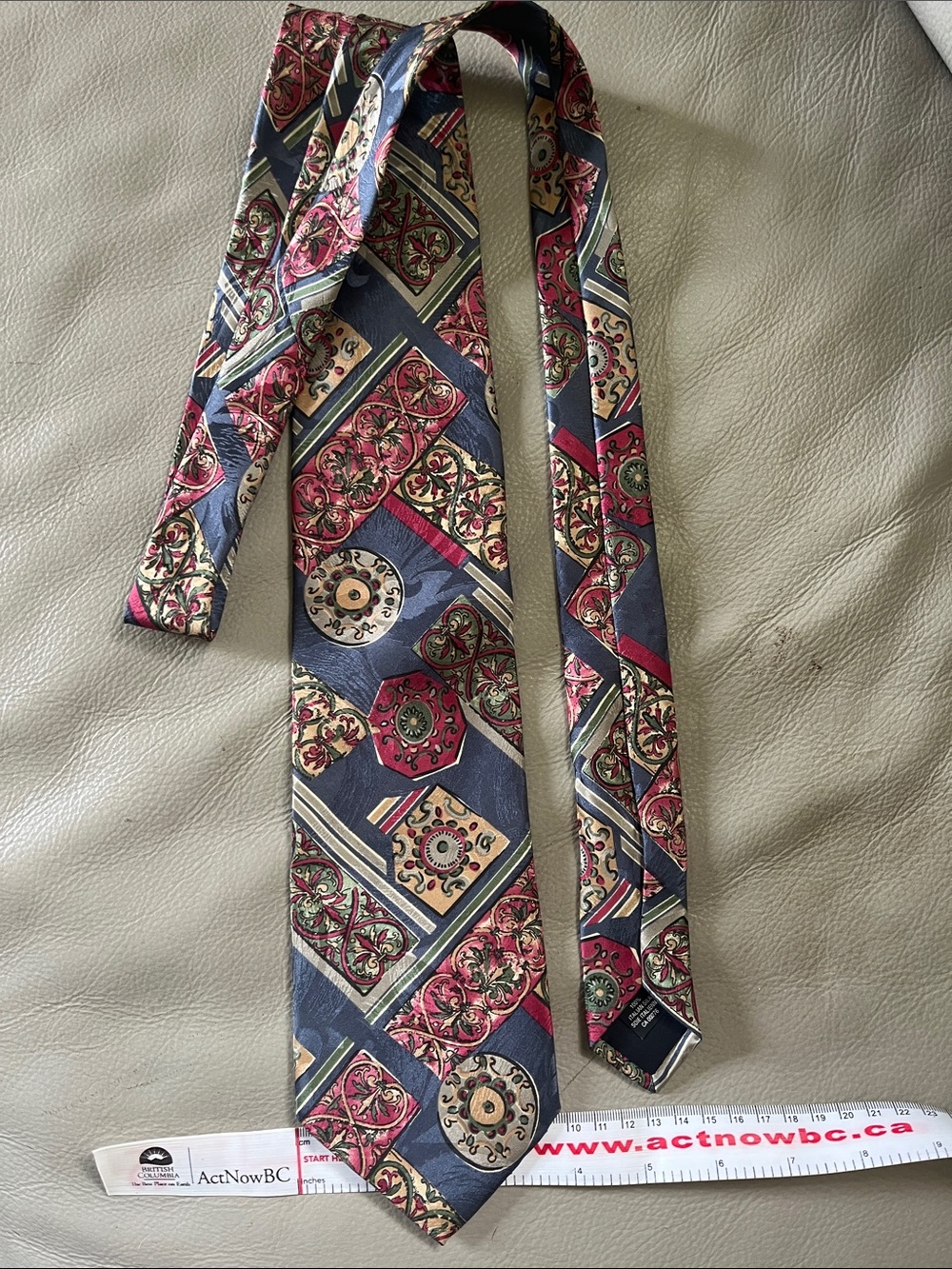 Vintage Tone on Tone Jacquard Collection Luxury Silk Men's Power Tie